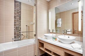 Hilton Garden Inn Dubai, Mall Avenue