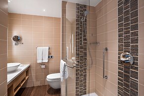 Hilton Garden Inn Dubai, Mall Avenue