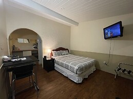 Centre Suites Inns Motel