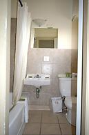 Centre Suites Inns Motel