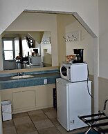 Centre Suites Inns Motel