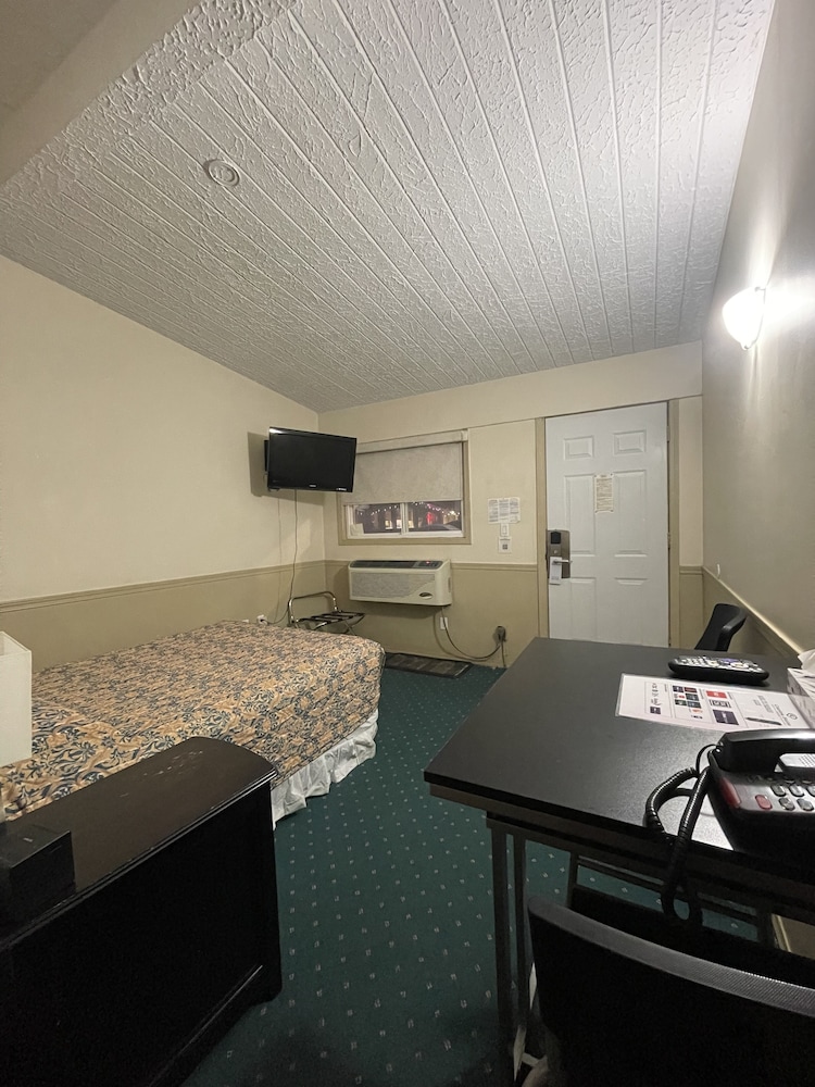 Centre Suites Inns Motel