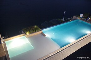 Rivermount Hotel and Resort