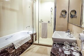Justwin Grand Hotel