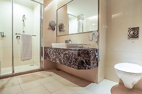 Justwin Grand Hotel