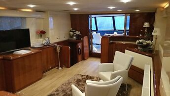 Christina Onassis Yachthotel
