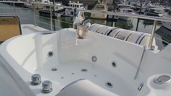 Christina Onassis Yachthotel