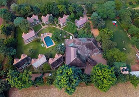 Weru Weru River Lodge