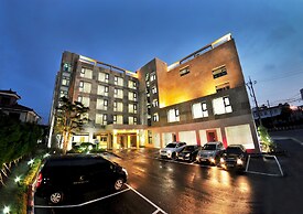 Black Sands Hotel