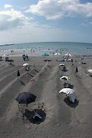 Black Sands Hotel