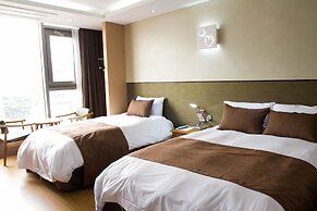 Black Sands Hotel