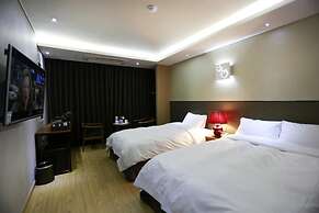 Black Sands Hotel