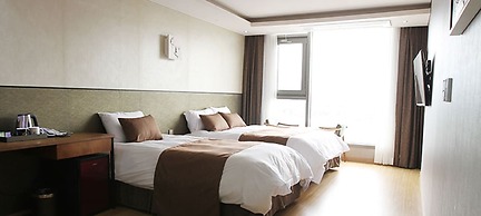 Black Sands Hotel