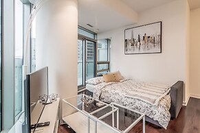 AOC Suites 2 Bedroom Condo, City CN Tower View