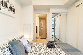 AOC Suites 2 Bedroom Condo, City CN Tower View