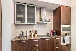 AOC Suites 2 Bedroom Condo, City CN Tower View