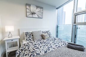 AOC Suites 2 Bedroom Condo, City CN Tower View