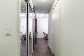 AOC Suites 2 Bedroom Condo, City CN Tower View