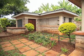 One-Bedroom Cottage with Mt.Kenya View