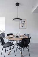 Top Floor Luxury - 2BR Scandi Home