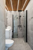 Top Floor Luxury - 2BR Scandi Home