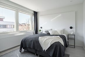 Top Floor Luxury - 2BR Scandi Home