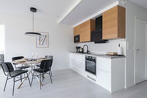 Top Floor Luxury - 2BR Scandi Home