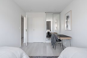 Top Floor Luxury - 2BR Scandi Home