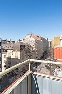 Top Floor Luxury - 2BR Scandi Home