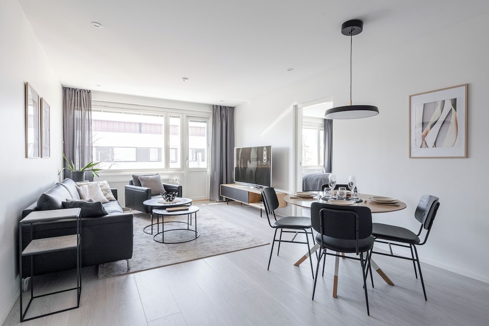 Top Floor Luxury - 2BR Scandi Home