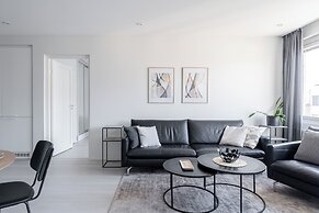 Top Floor Luxury - 2BR Scandi Home