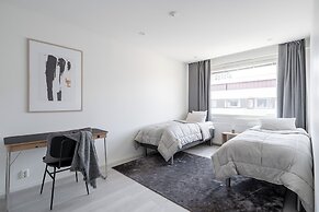 Top Floor Luxury - 2BR Scandi Home