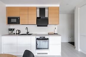 Top Floor Luxury - 2BR Scandi Home