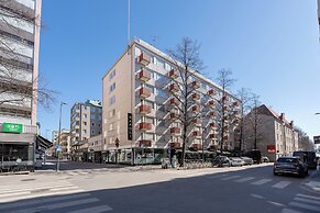 Top Floor Luxury - 2BR Scandi Home