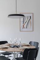 Top Floor Luxury - 2BR Scandi Home