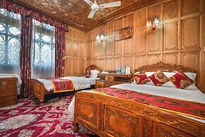 Firdous Houseboats at Dal Lake