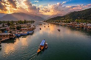 Firdous Houseboats at Dal Lake