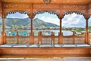 Firdous Houseboats at Dal Lake