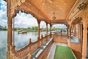 Firdous Houseboats at Dal Lake