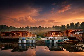 Firdous Houseboats at Dal Lake