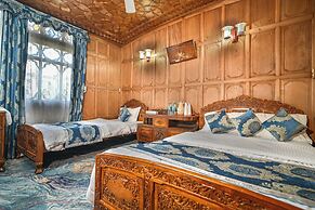 Firdous Houseboats at Dal Lake