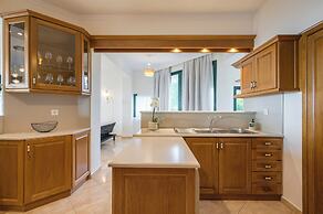 Lithea Estate Collection