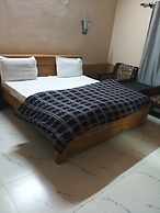 Kiran Homestay Naukuchia Tal Rd
