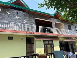 Kiran Homestay Naukuchia Tal Rd