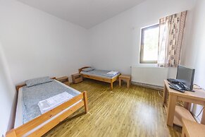 Route 68 Gurasada Park Hostel