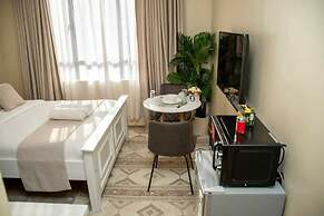 Elegant Comfy Studio