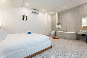 Downtown Oasis Pool Villa
