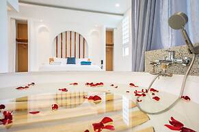 Downtown Oasis Pool Villa