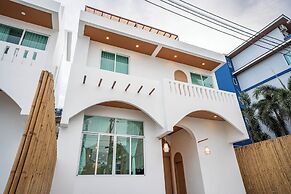 Downtown Oasis Pool Villa