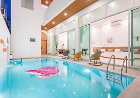 Downtown Oasis Pool Villa